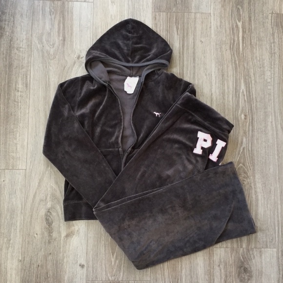 VICTORIA’S SECRET SWEAT SUIT